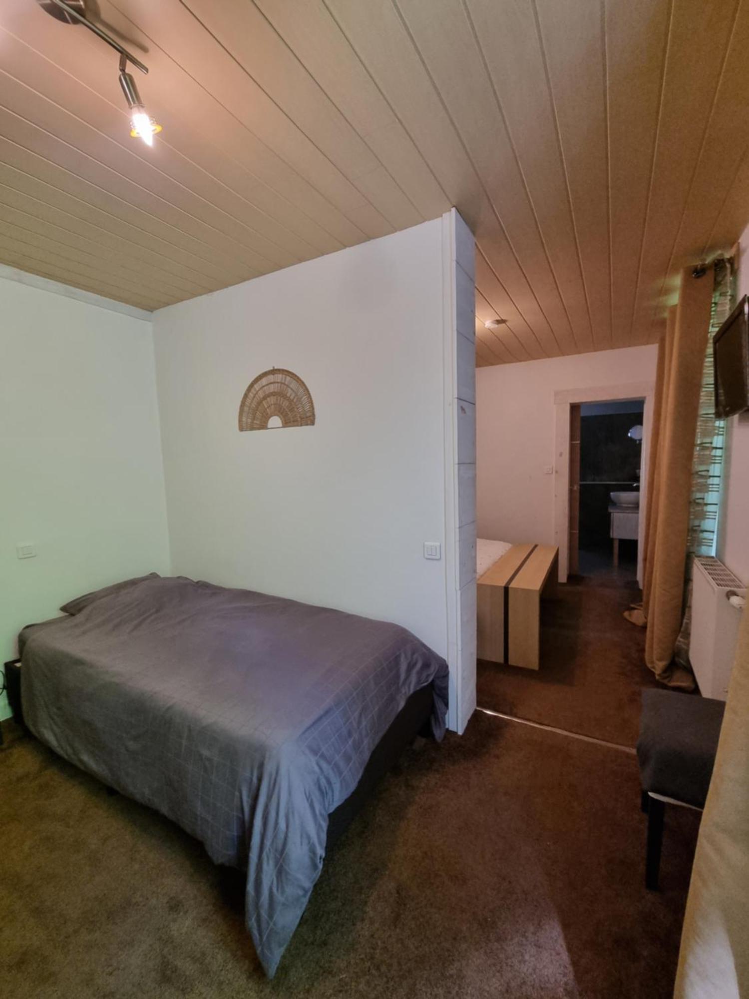 Les Grands Frenes Bed & Breakfast Plaine-de-Walsch Ruang foto